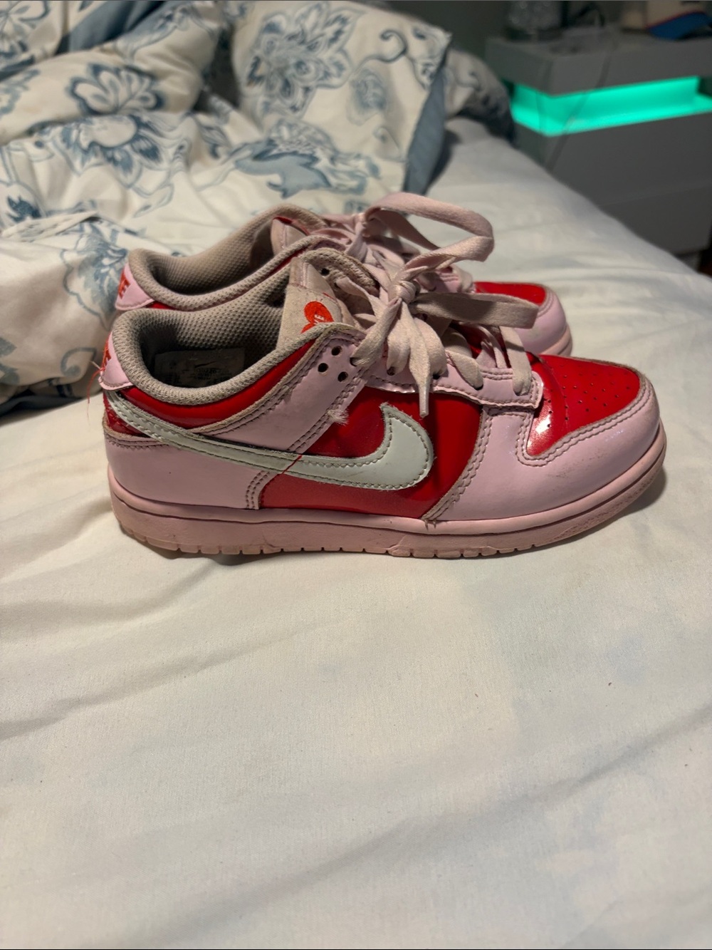 Nike Pink and Red Kids Low-Top Sneakers with White Swoosh - Picture 3 of 6